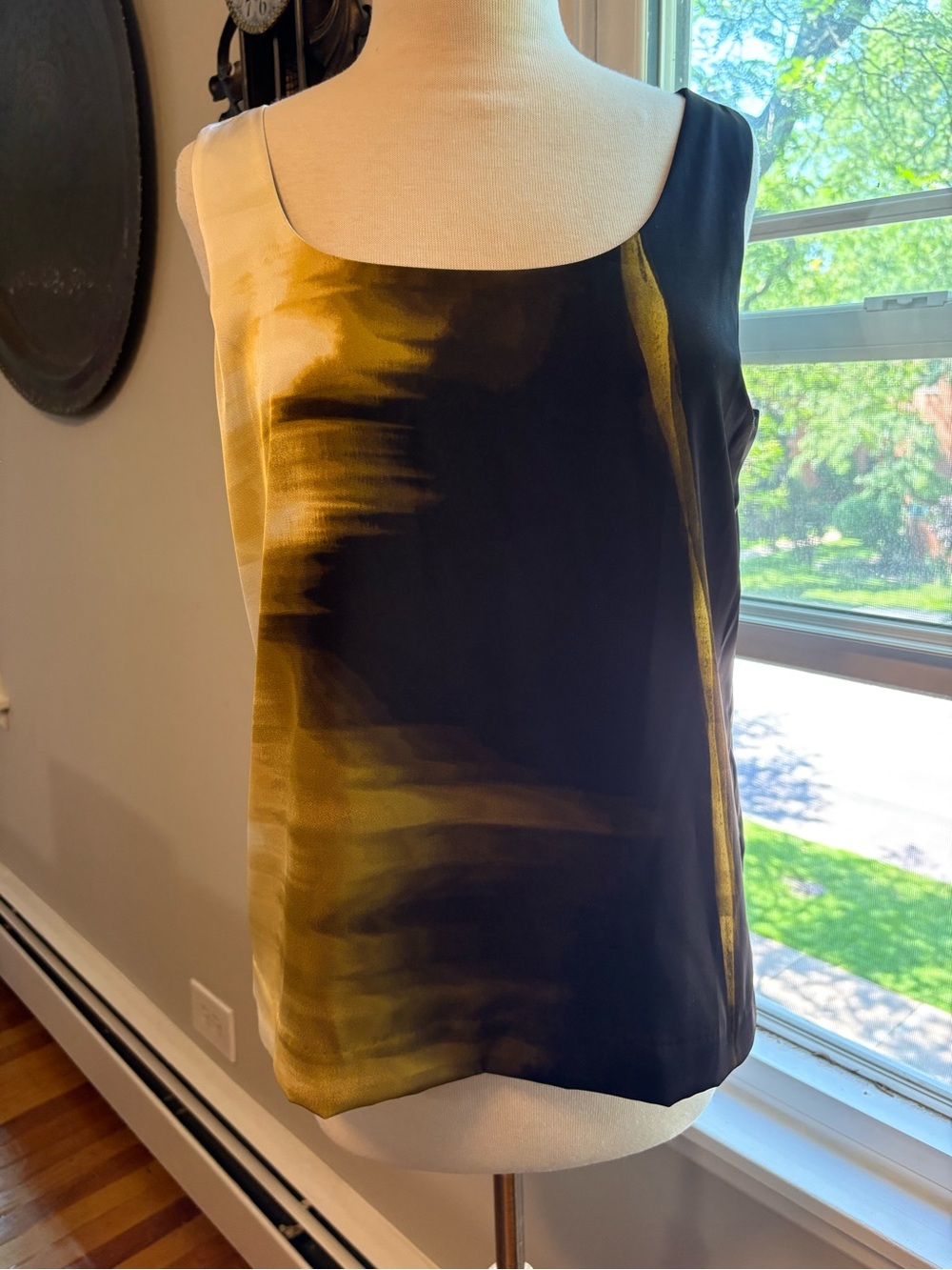 Donna Karan Black and Gold Abstract Scoop Neck Camisole Tank, Small (EUC)